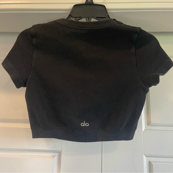 Alo Ribbed Sea Coast Cropped Short Sleeve Tee Size Small Color Black - Picture 4 of 8